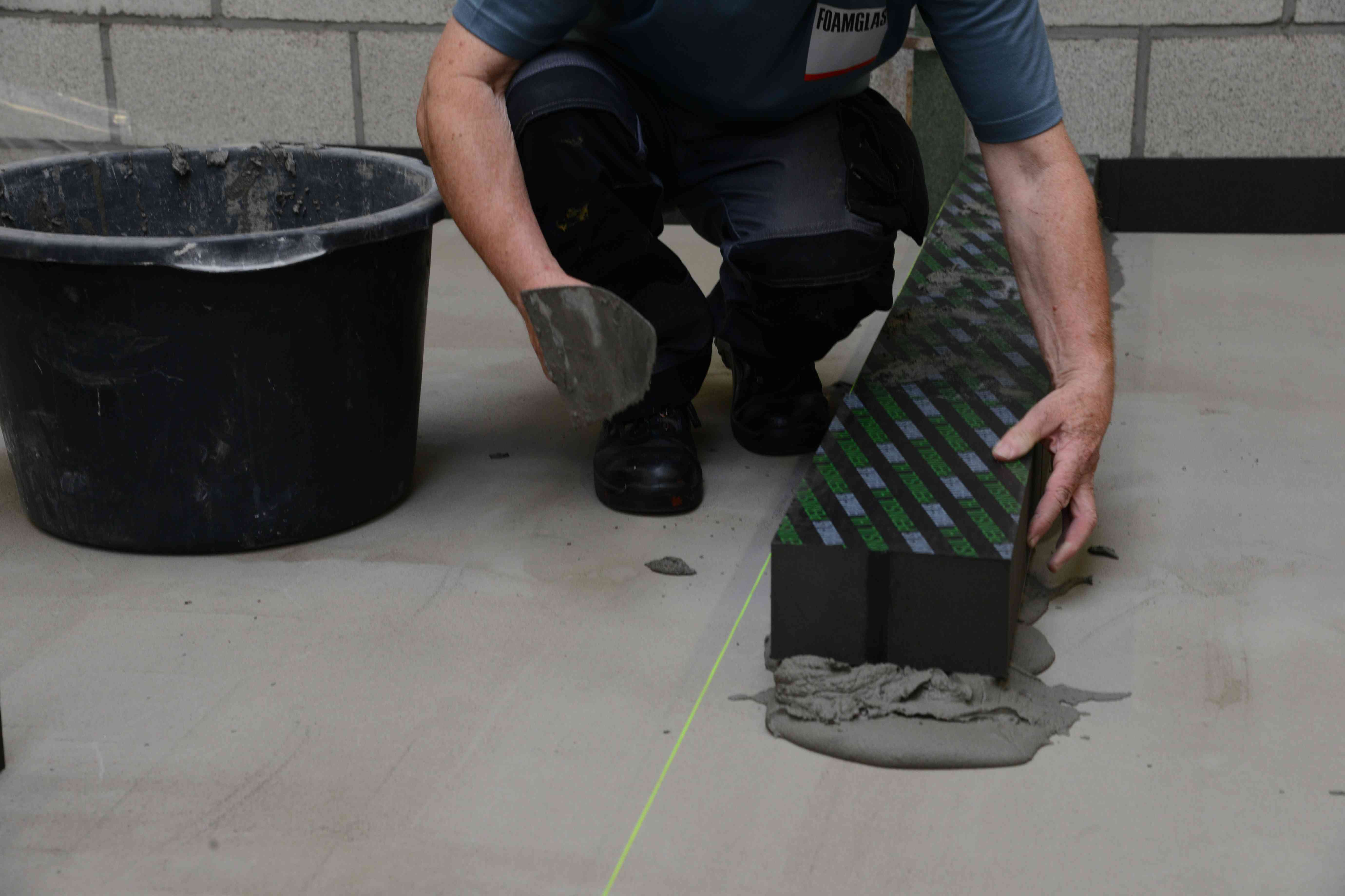 Insulation on mortar bed